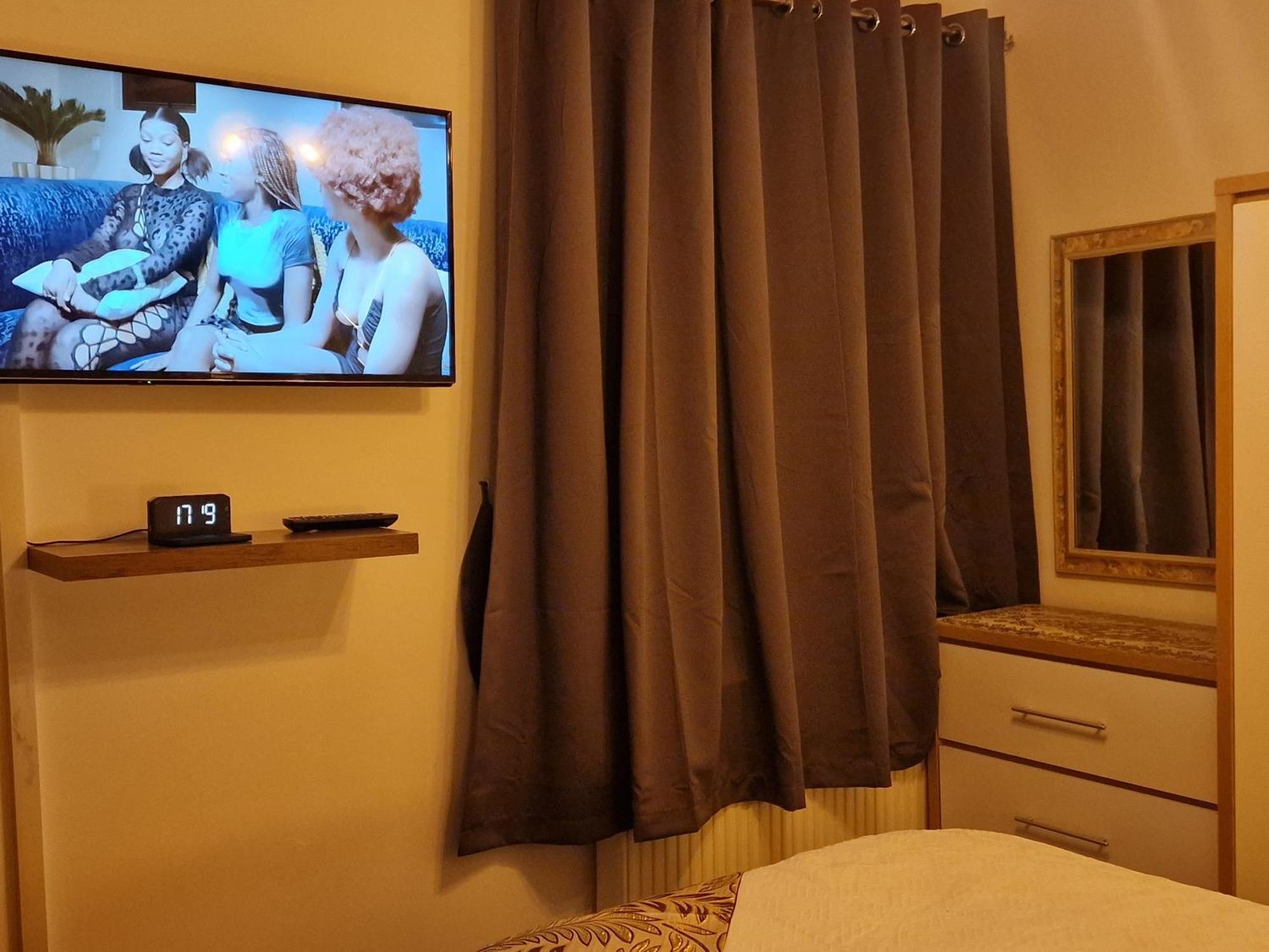 Steyn Guest Lodge ไฮวิคัมบ์ ภายนอก รูปภาพ